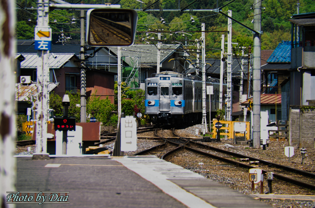 皆野駅に入ってくる5000系