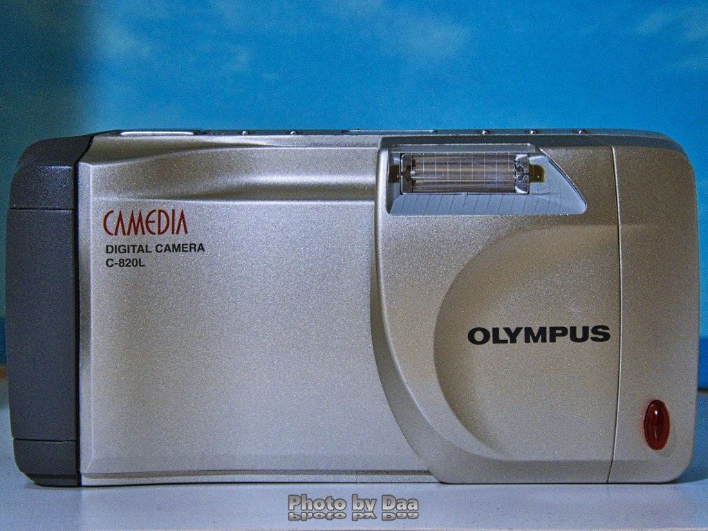 OLYMPUS CAMEDIA C-820L（前面）