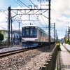 道路と歩道と線路