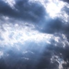 雲が割れる