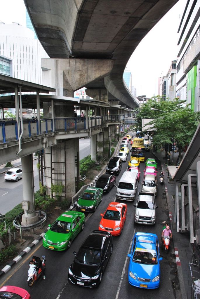 渋滞もカラフル