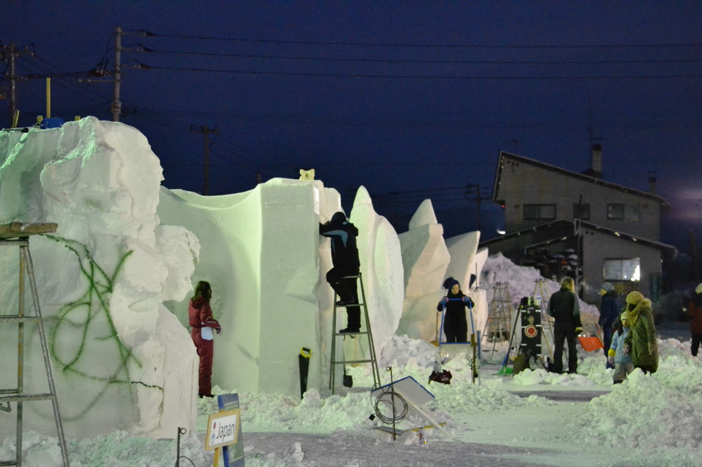 雪像づくり