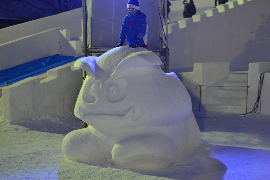 雪像クリボー