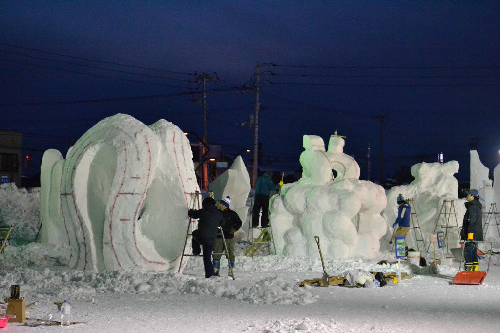 雪像づくり