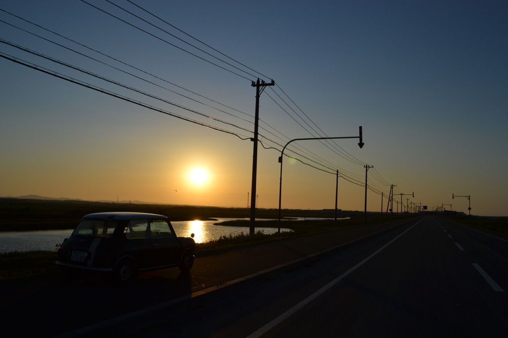 夕陽と池