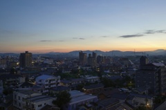朝の街