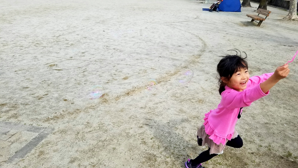 シャボン玉、駆け抜けて