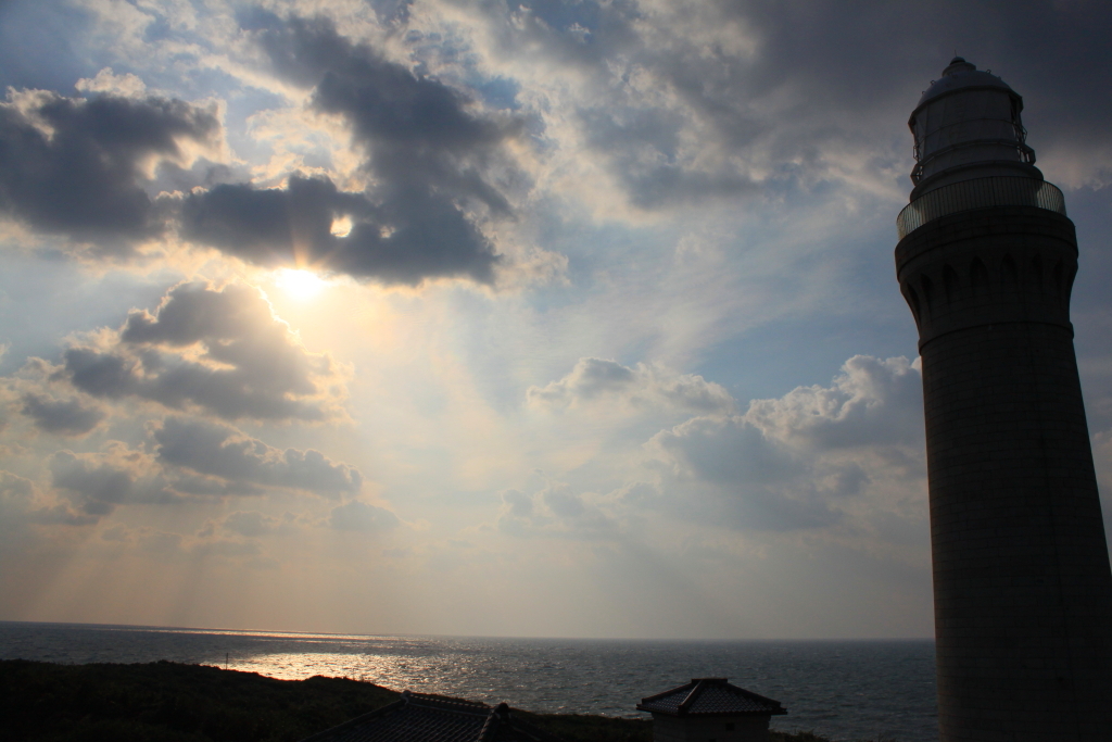 角島灯台より海を臨む
