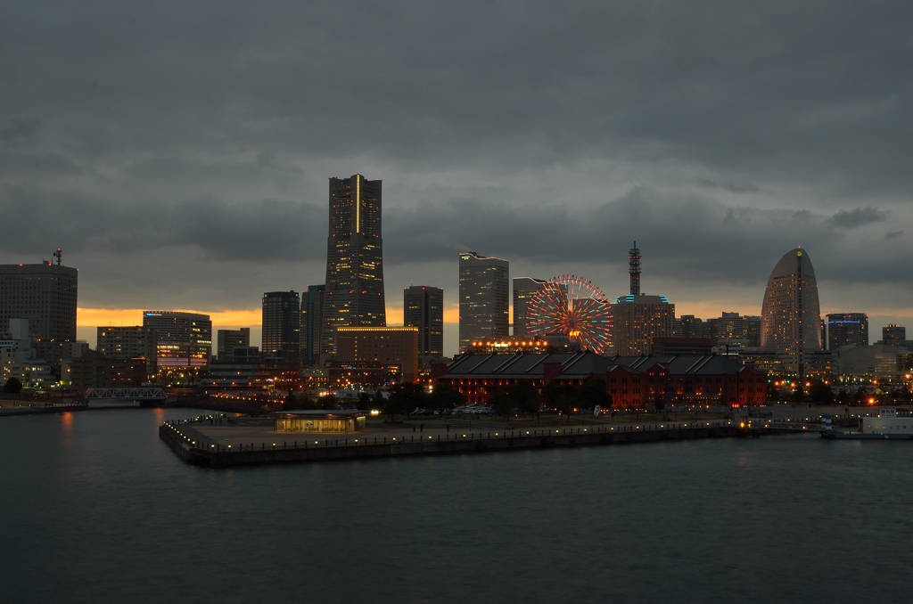 横浜港夕景（大桟橋より）②