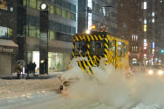 雪降る街の路面電車①