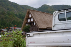 軽トラと合掌造