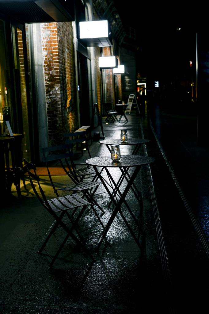 雨のテーブル