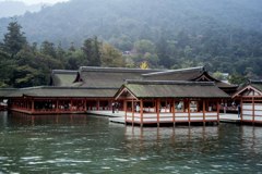 浮かぶ厳島神社