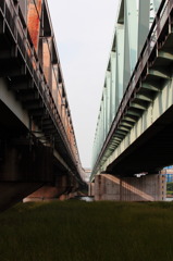 鉄橋の下の風景