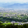 山と山の間の町