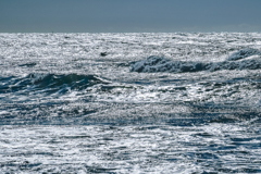 荒波を飛ぶ　２