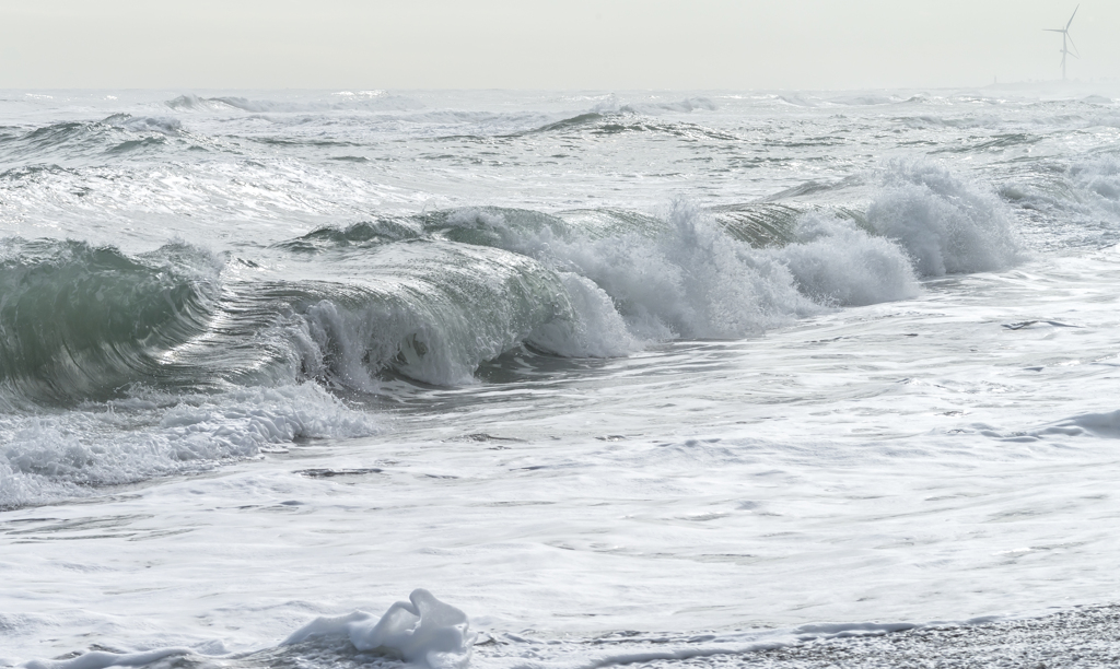 波打ち際の春　３