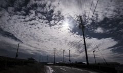 秋空の田舎道