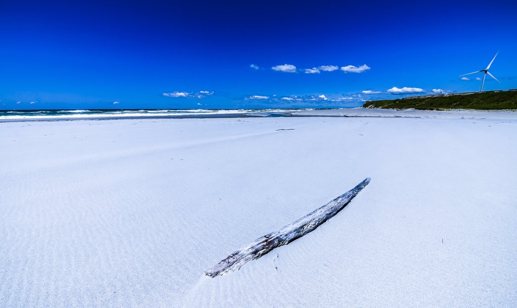 青い空と強い風の日