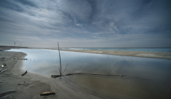 雨上がりの静かな海岸