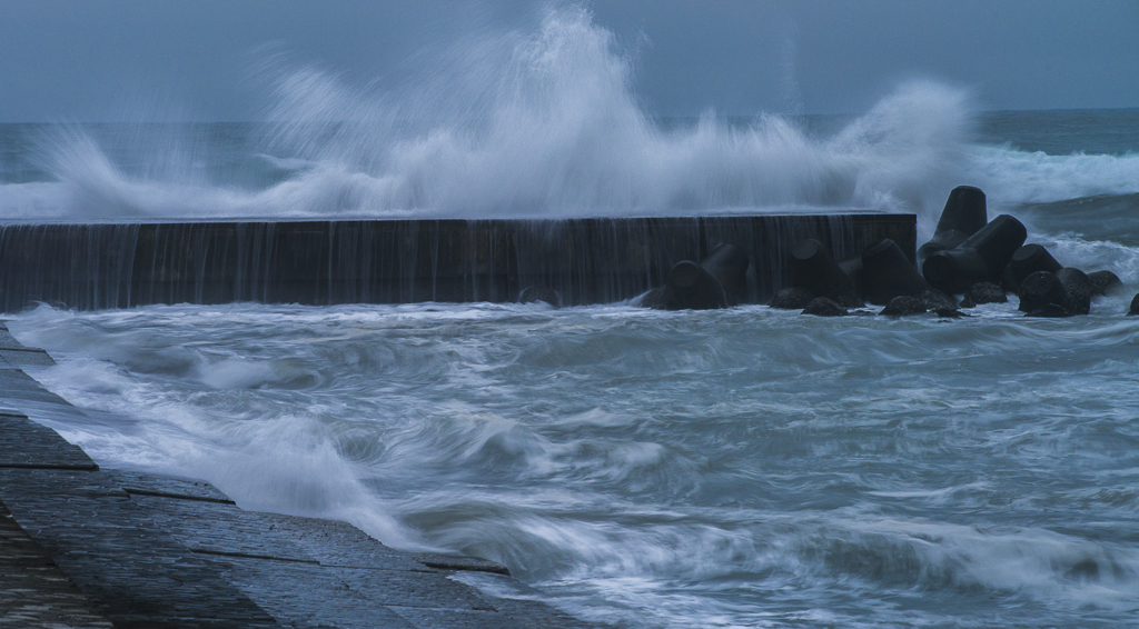 荒れ模様の海　３