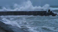 荒れ模様の海　３