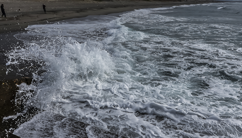 荒れる海