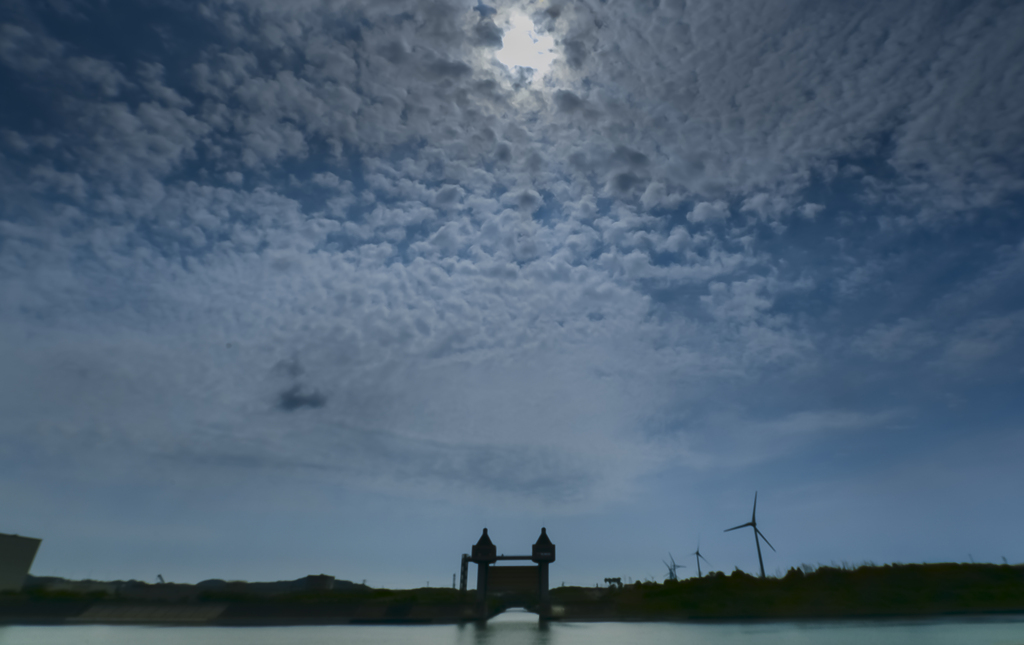水門のある風景