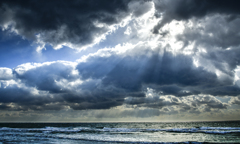 突き抜けるヒカリ　３