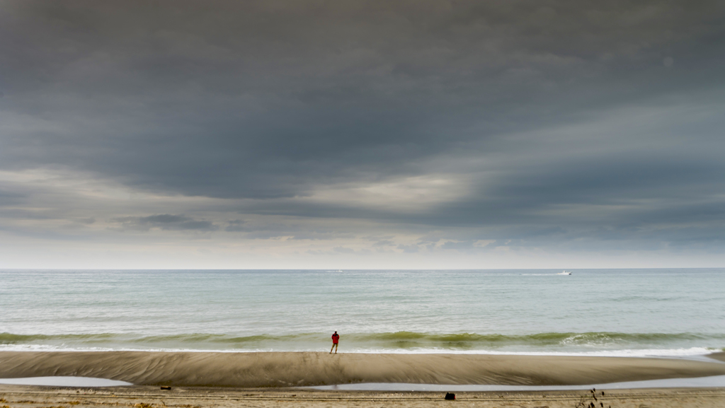 梅雨空の海　２