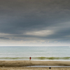 梅雨空の海　２