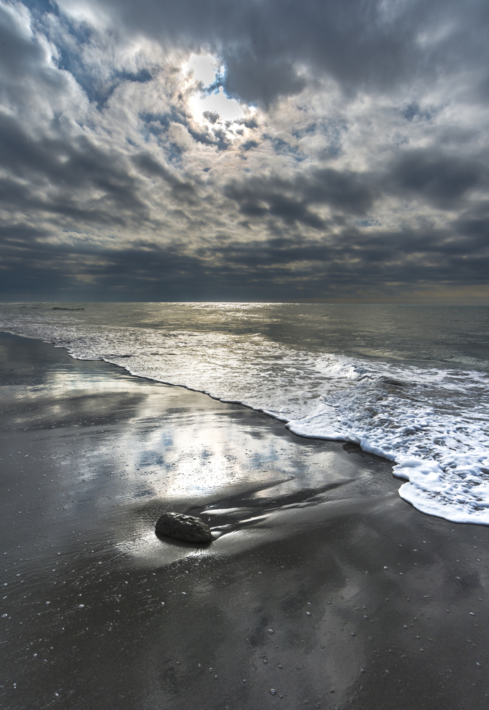 穏やかな波打ち際