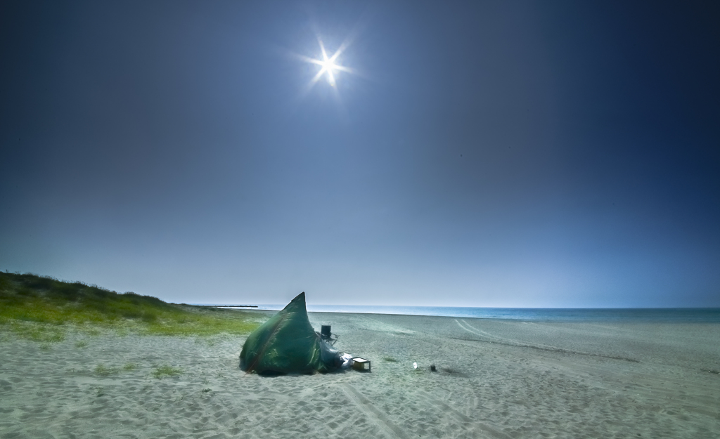 砂浜のテント