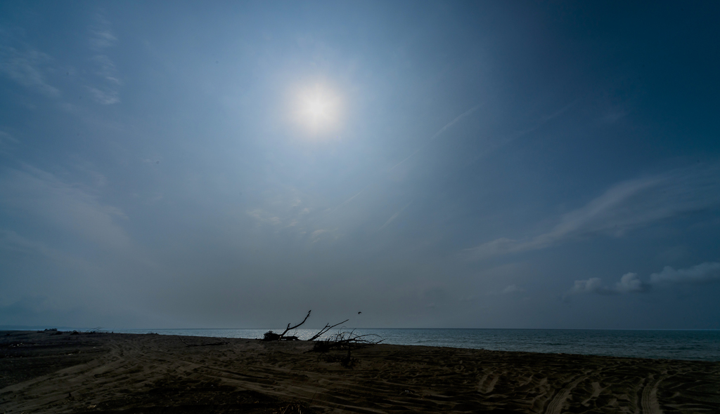 雨上がりの海岸