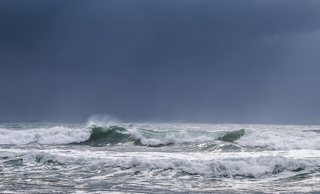 荒れる海