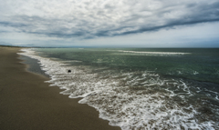 梅雨空の海