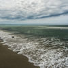梅雨空の海