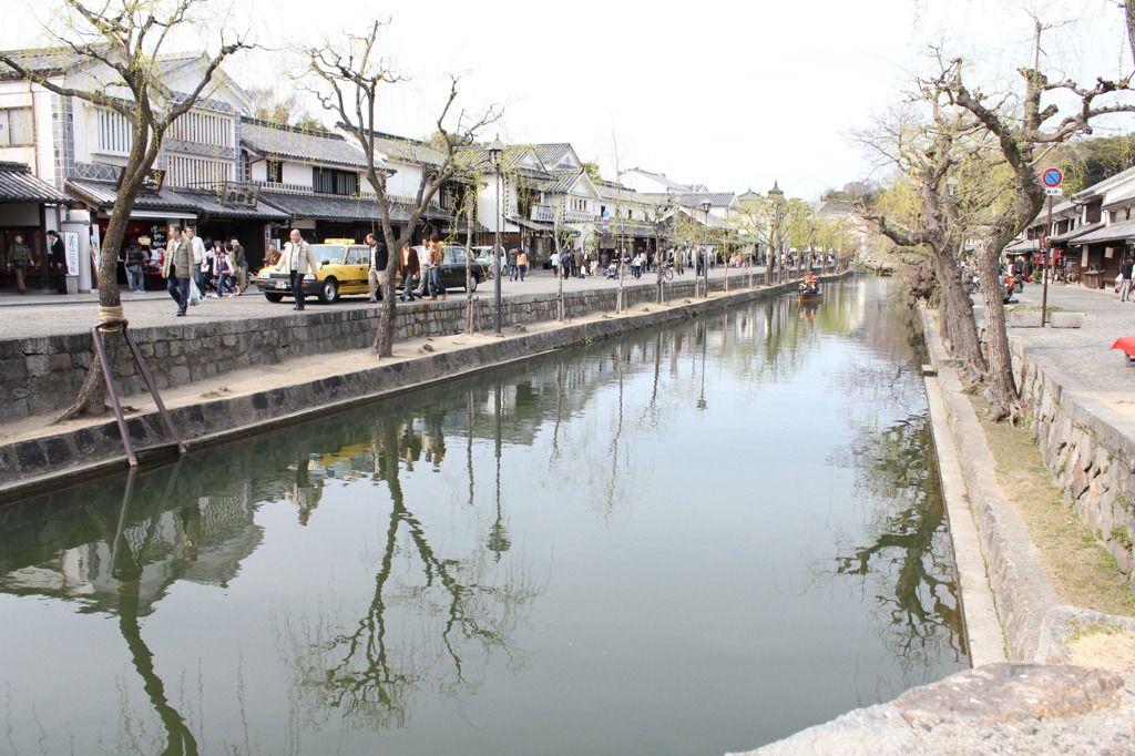 川にうつる