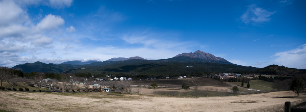 西から望む霧島連山