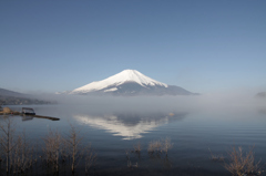 2/23フジサンの日は　湖霧に浮かぶ富士山_002