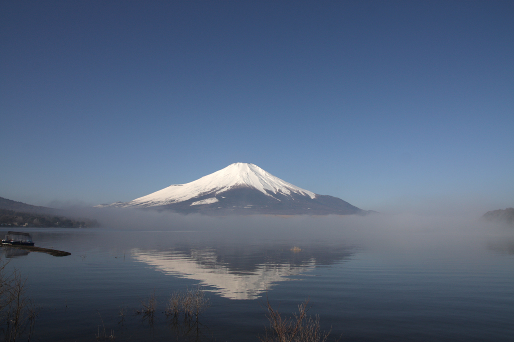 2/23フジサンの日は　湖霧に浮かぶ富士山_004