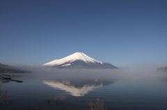 2/23フジサンの日は　湖霧に浮かぶ富士山_004