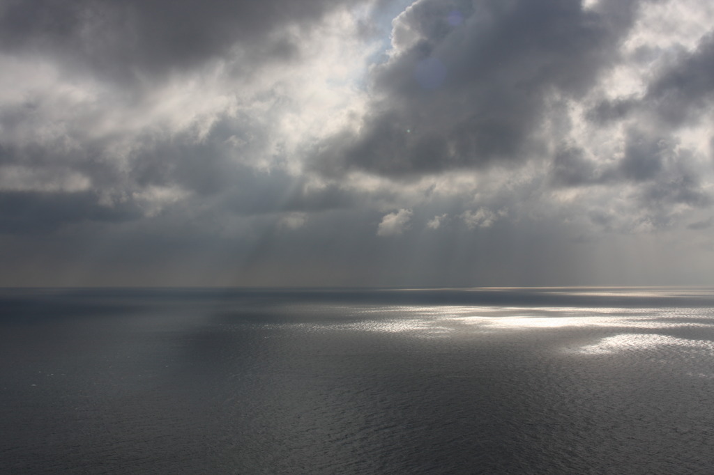 止まぬ雨は無い。