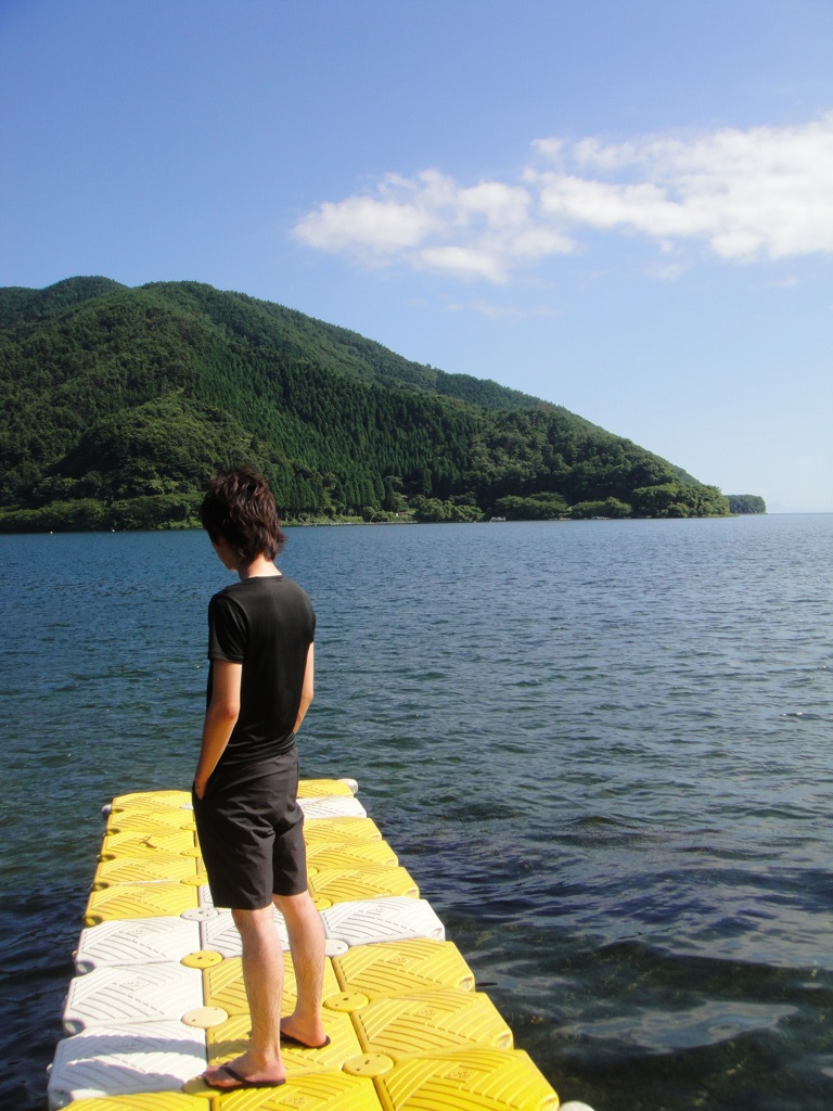 湖畔