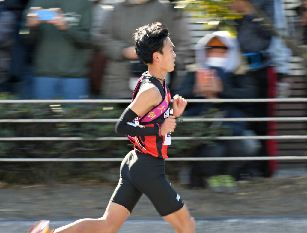 箱根駅伝　往路　浜須賀交差点デッドヒート