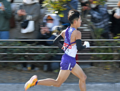 箱根駅伝　往路　浜須賀交差点デッドヒート