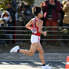 箱根駅伝　往路　浜須賀交差点デッドヒート