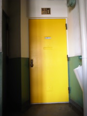 黄色いドア