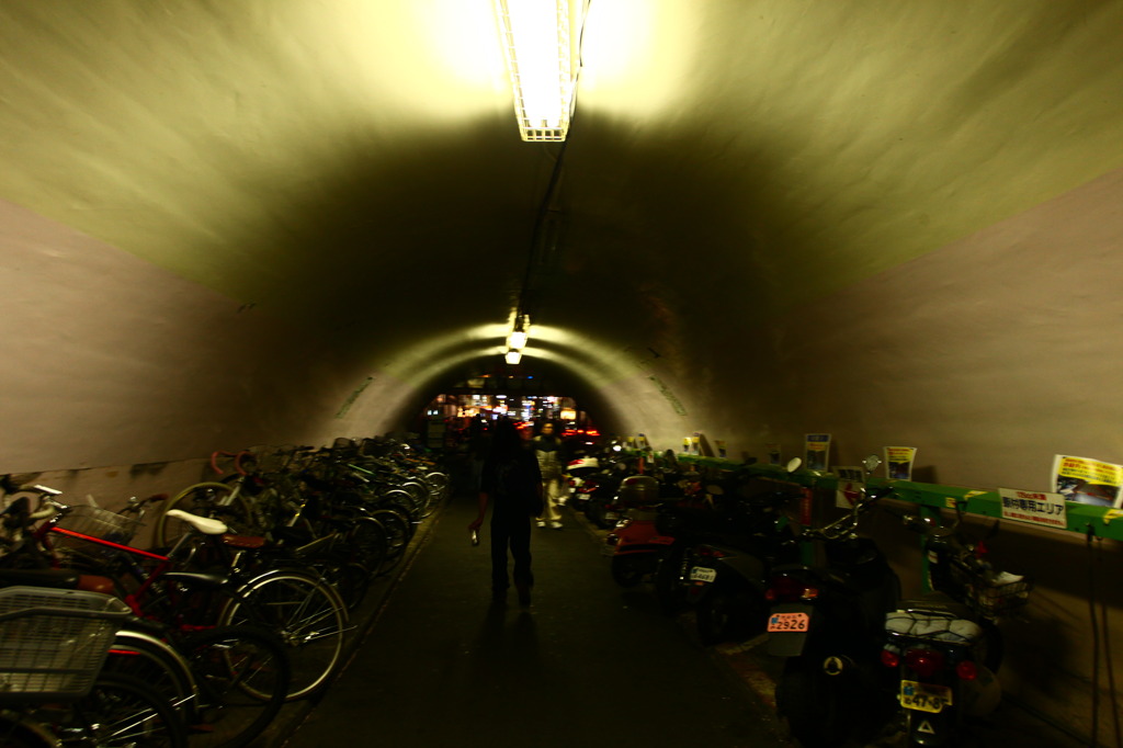 トンネル駐輪場