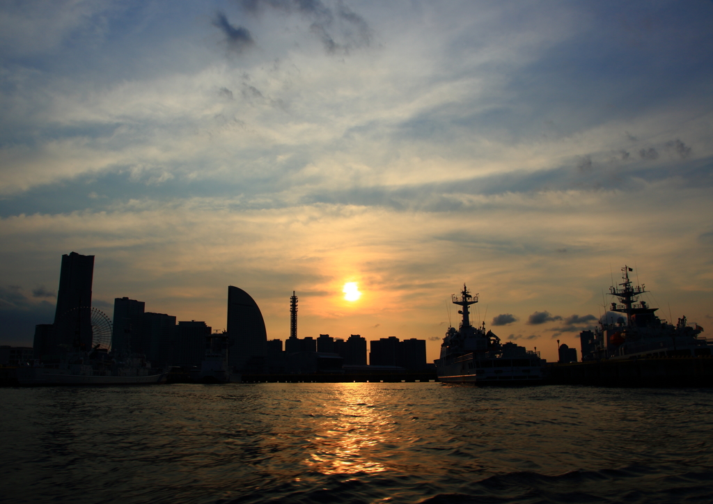 港の夕暮れ